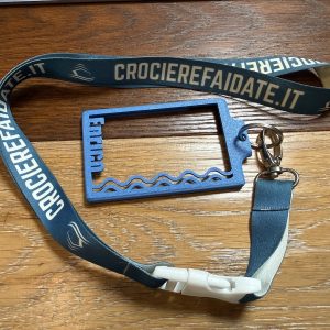 Kit Base Crociera – Accessori Essenziali per la tua Crociera | Laccetto, Porta Tessera, Passaporto e Card Cabina