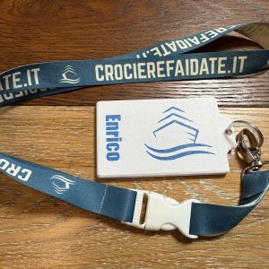 Kit Coppia Crociera – Accessori per 2 Persone | Laccetti, Porta Tessere, Passaporto e Card Cabina